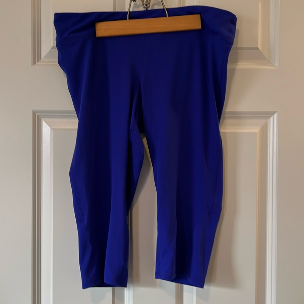Gap Body gap fit workout crops bright blue. Size large.